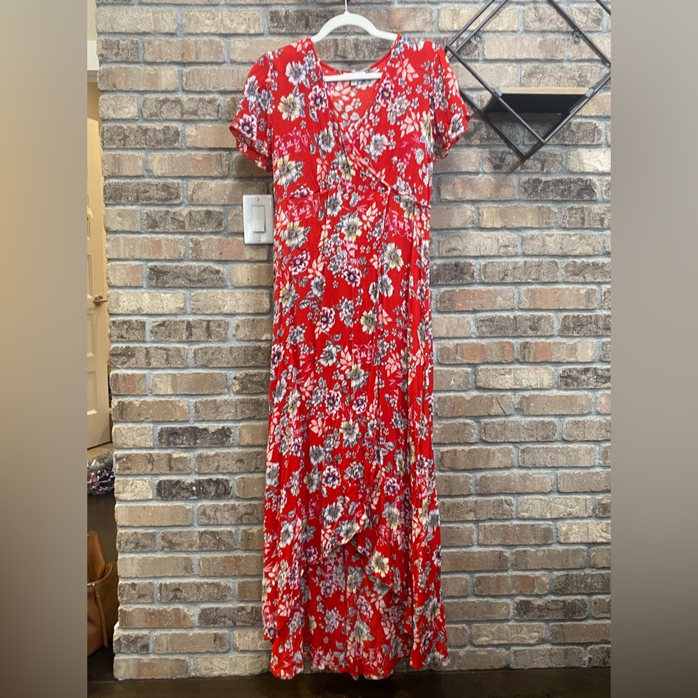 Floral wrap dress. Red